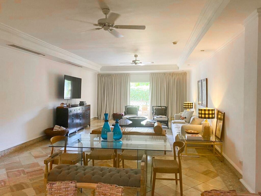 5b2d6598-76f1-4af0-9b76-76d3c4fb9be0-1