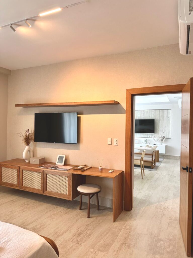 6f0c08d3-e09c-4a95-811d-1a8699075a17