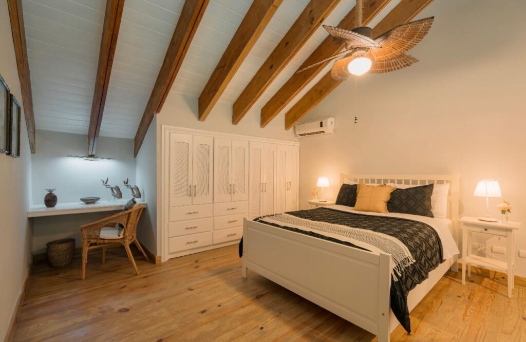 c5b09ab3-d17f-4f65-95e5-36720341e16c-1