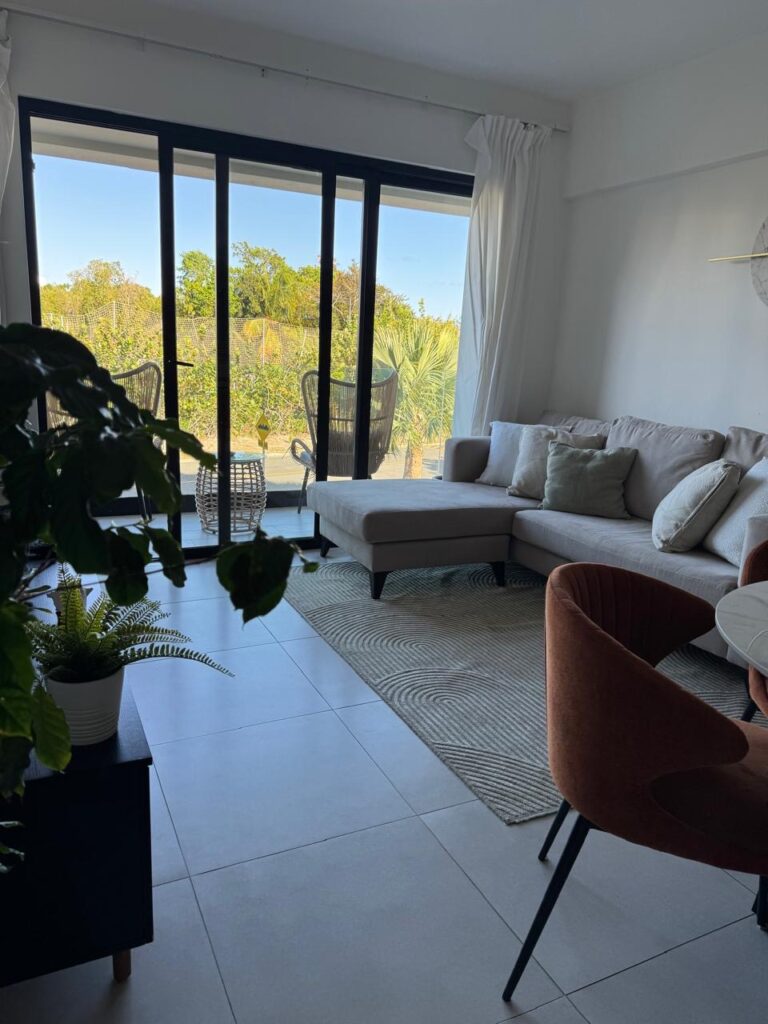 77098b81-7ee7-44a3-a5d1-1573233f3147-1