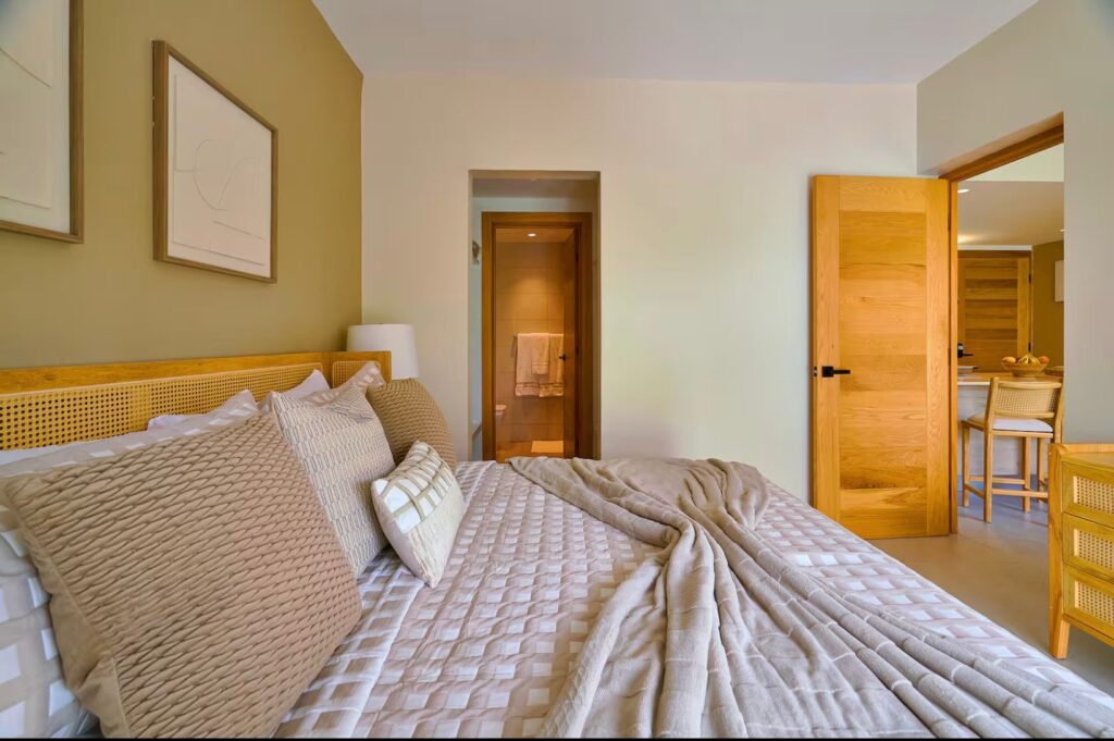 9c6c2644-b92f-4cca-8d0b-3a21d3271093