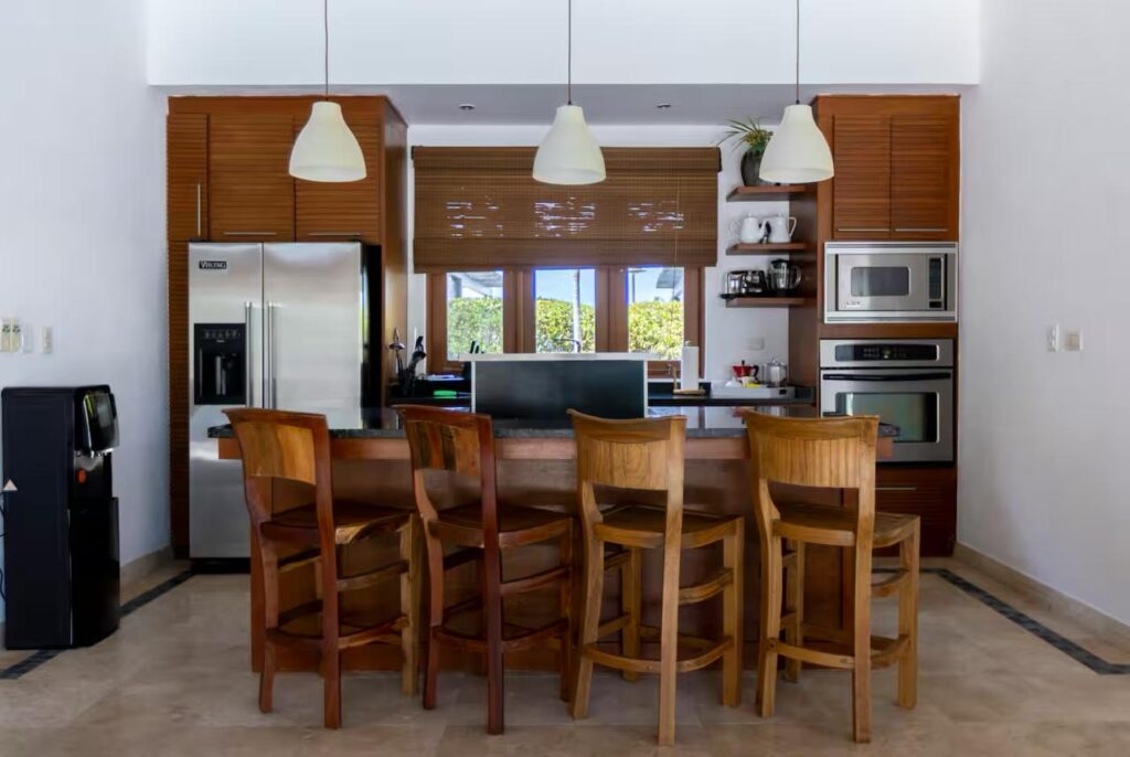 c2416431-1cbb-49f2-b3b6-6767d1040a9e-1