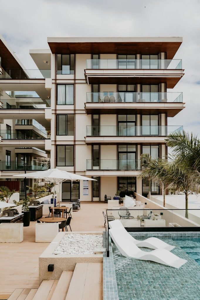 ff790ed4-d3cd-4e46-a433-e5c94c6d54fc-1