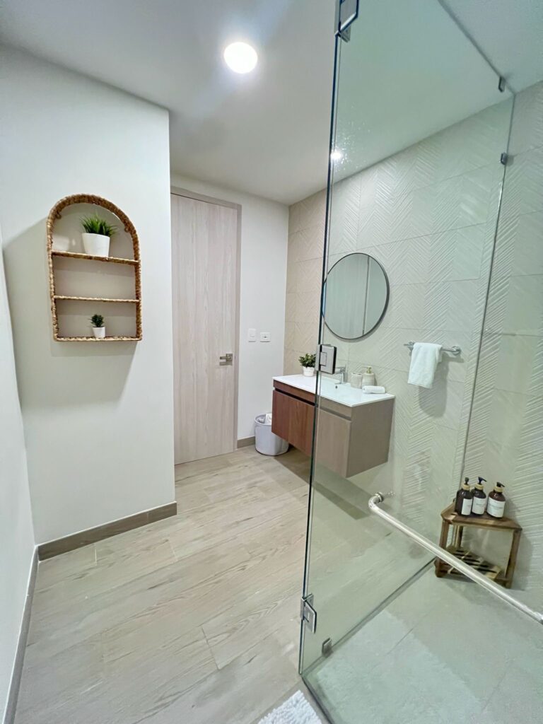 1BA76F03-D3BA-4BA8-872C-931D170E6D84-1