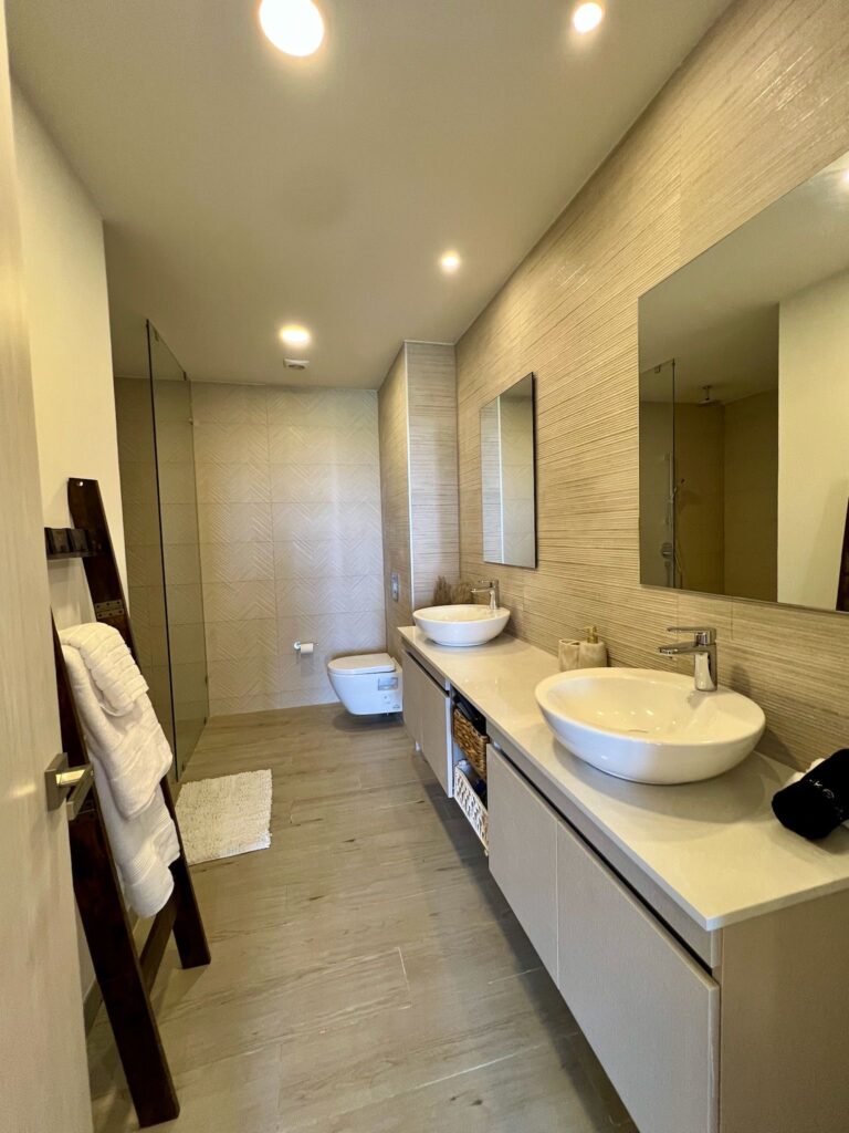 D9AB7D75-41DD-4E19-8A4E-DEB6496816B4-1