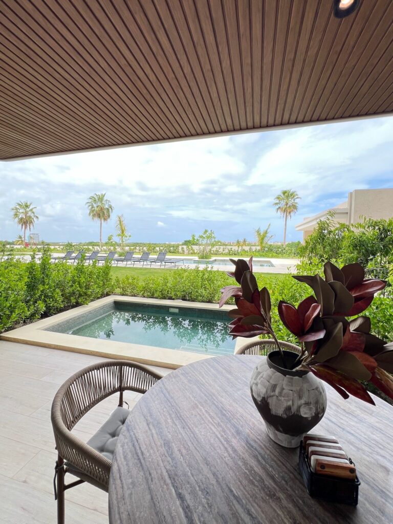 DCE8BB78-1C49-4F40-B552-B997F28E0D2D